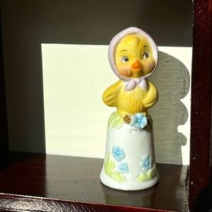 Sweet baby Easter chick china thimble